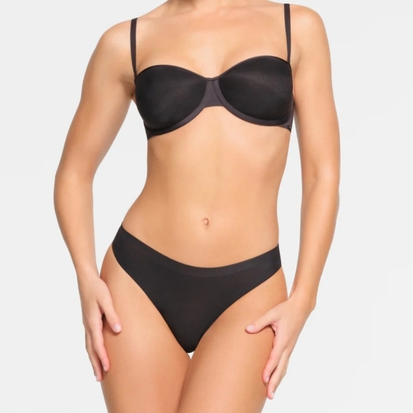 NWT Skims weightless strapless bra in onyx - Picture 1 of 3